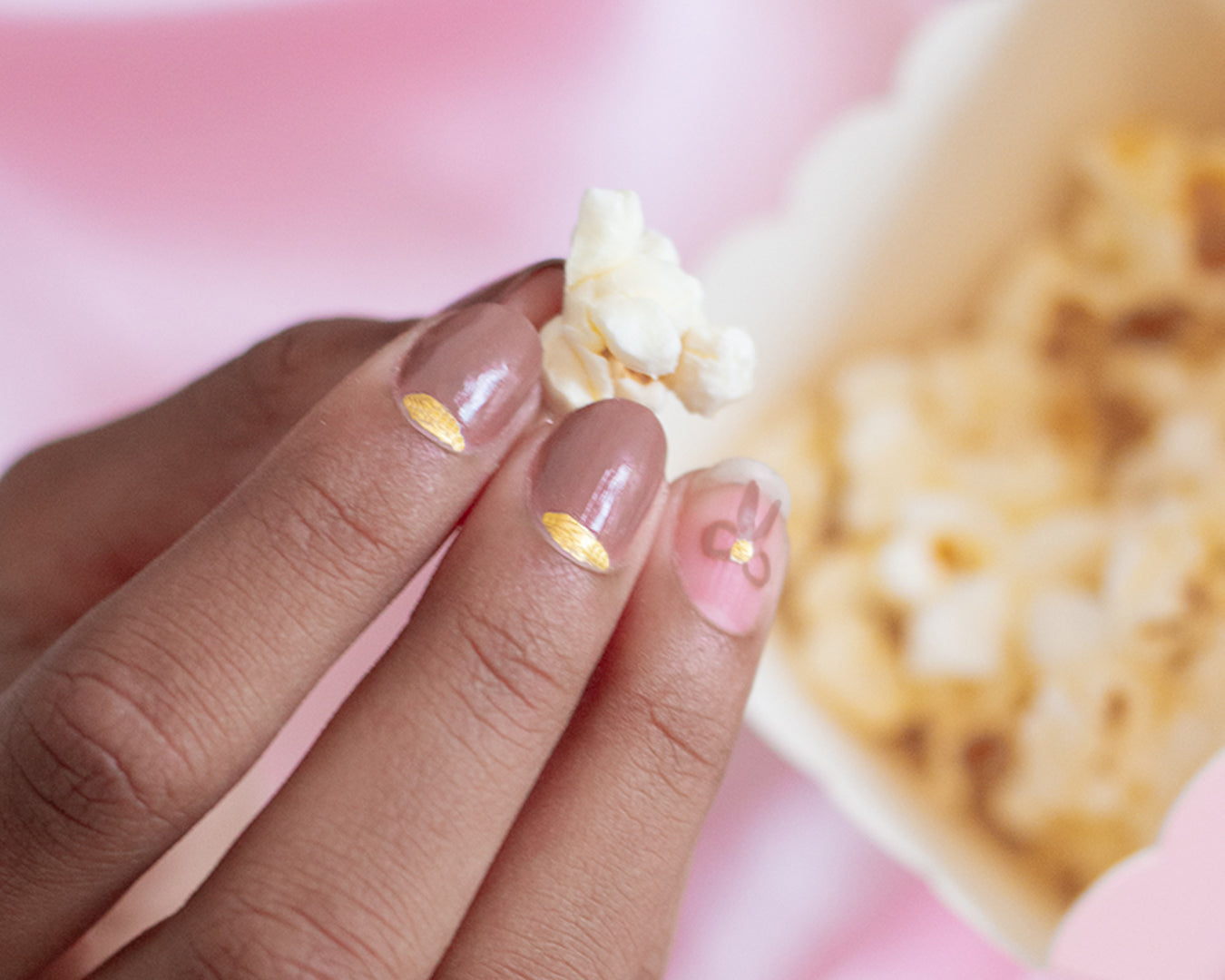 Mon nail art ruban facile avec les vernis à ongles YAKA