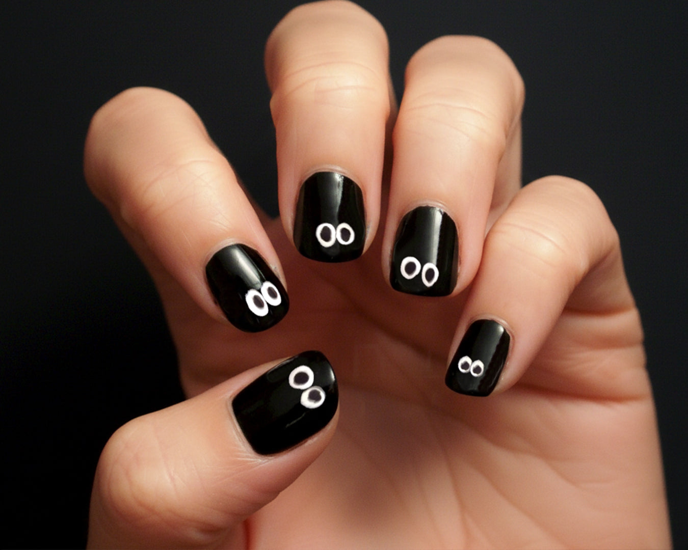 Comment faire un nail art yeux