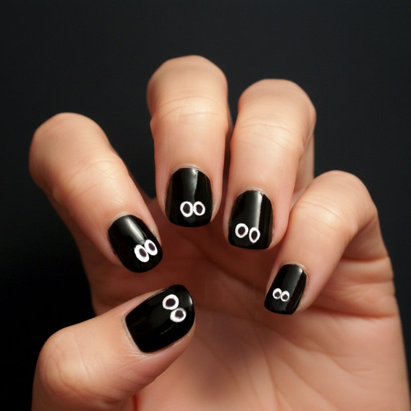 Mon nail art yeux pour Halloween facile avec les vernis à ongles YAKA
